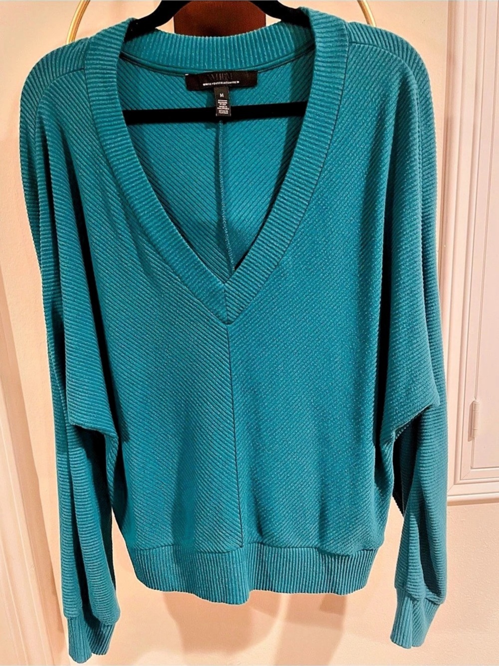 White House Black Market V-Neck Sweater in Green Size Medium Like New